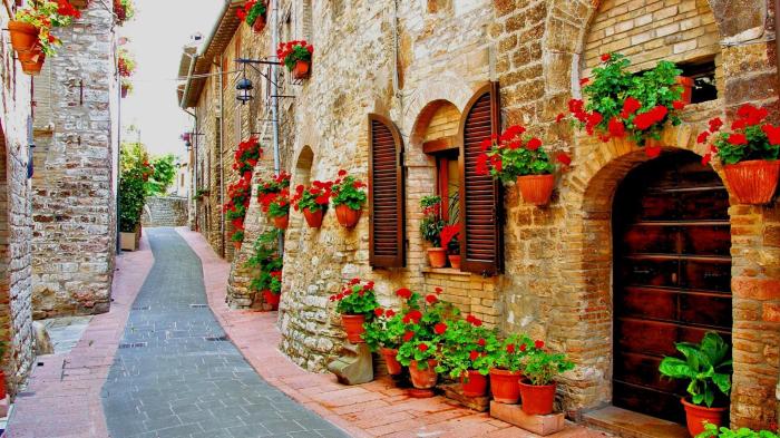 Italy wallpaper italian street streets assisi background perugia wallpapers 1080p scenery house windows brown town umbria walkway photograph flower bricked